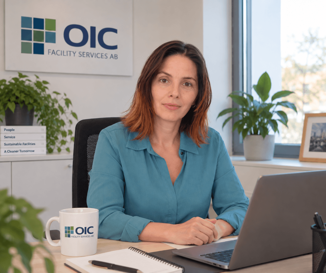 VD för OIC Facility Services AB vid sitt skrivbord